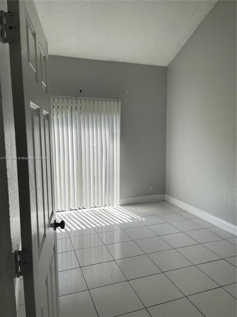 Picture of 2437 NW 55Th Ter # 2437, Lauderhill FL 33313