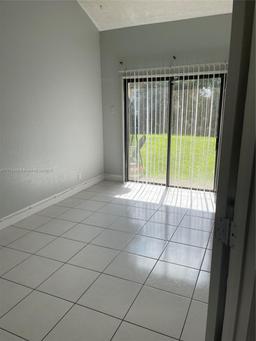 Picture of 2437 NW 55Th Ter # 2437, Lauderhill, FL 33313