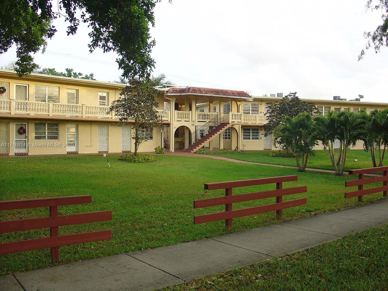 Picture of 20327 NE 2Nd Ave # 27, Miami Gardens, FL 33179