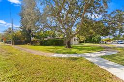 Picture of 3302 SW 15Th Ct, Fort Lauderdale, FL 33312