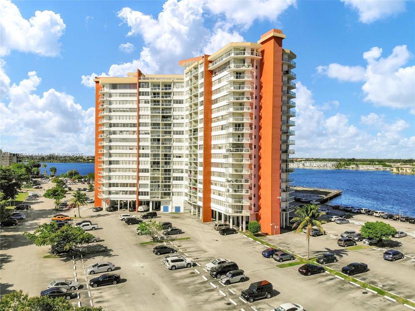 Picture of 1351 NE Miami Gardens Drive # 1025E, Miami FL 33179