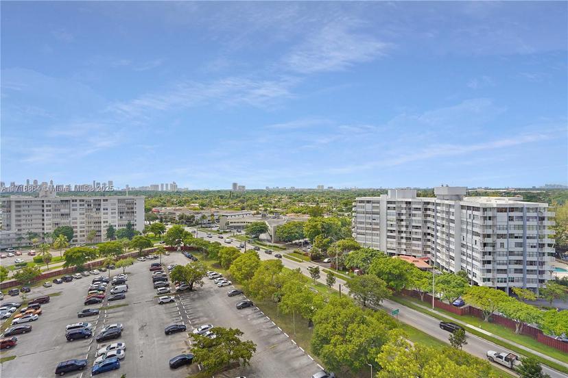 Picture of 1351 NE Miami Gardens Drive # 1025E, Miami FL 33179