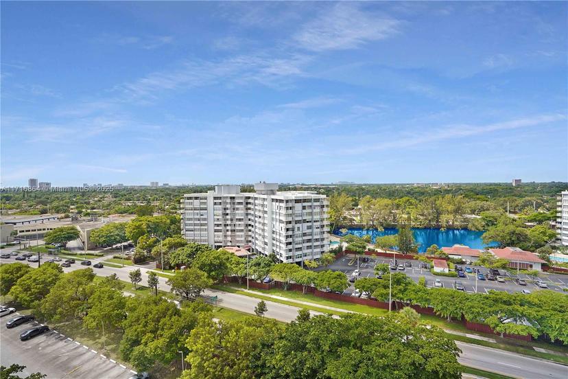 Picture of 1351 NE Miami Gardens Drive # 1025E, Miami FL 33179