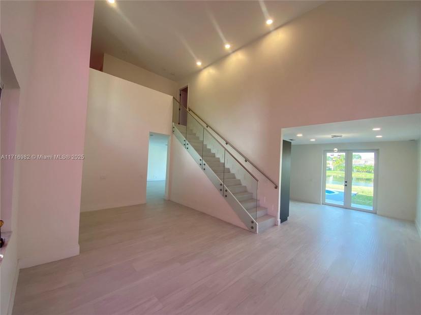 Picture of 322 Lake Crest Ct, Weston FL 33326