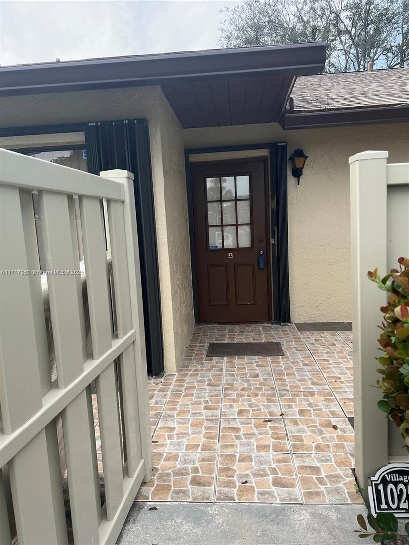 Picture of 1022 Green Pine Blvd # H, West Palm Beach FL 33409