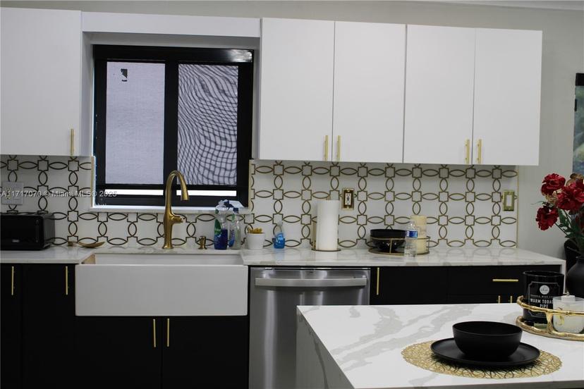 Picture of 19602 NW 83Rd Ct, Hialeah FL 33015