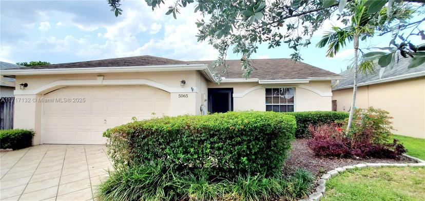 Picture of 5065 N Foxhall Dr N, West Palm Beach FL 33417