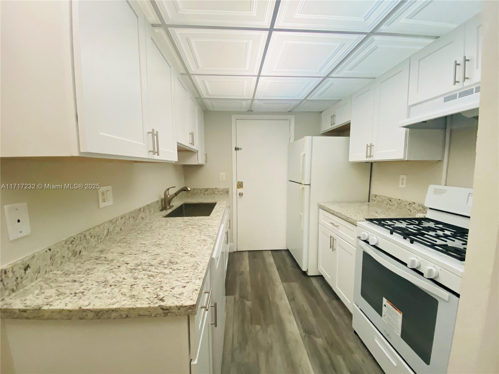 Picture of 17901 NW 68Th Ave # T206, Hialeah, FL 33015