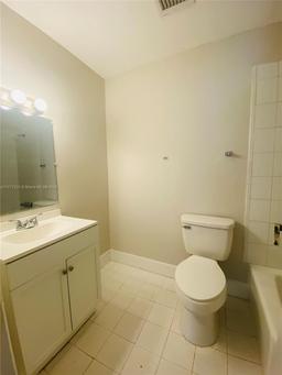 Picture of 17901 NW 68Th Ave # T206, Hialeah, FL 33015