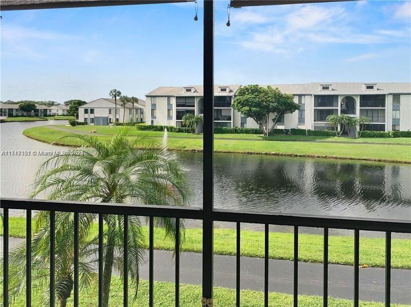 Picture of 1013 Green Pine Blvd # C2, West Palm Beach FL 33409