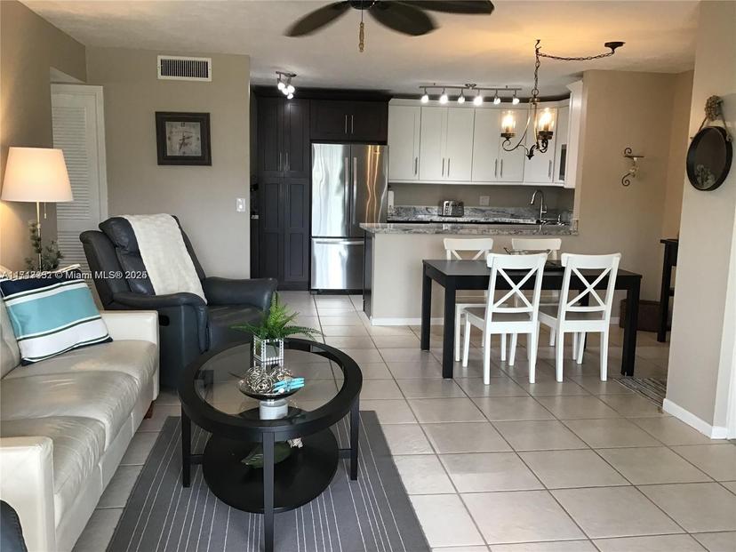 Picture of 1013 Green Pine Blvd # C2, West Palm Beach FL 33409