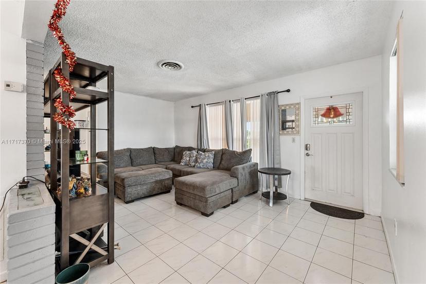 Picture of 2801 Island Dr, Miramar FL 33023