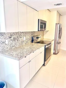 Picture of 1881 Washington Ave # 11D, Miami Beach, FL 33139