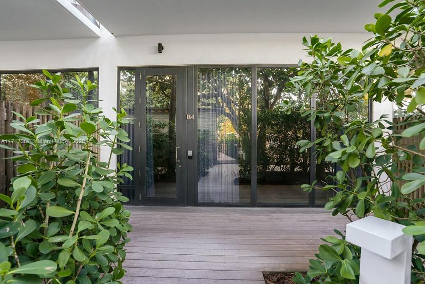 Picture of 2201 Collins Ave # 4, Miami Beach FL 33139