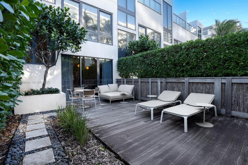 Picture of 2201 Collins Ave # 4, Miami Beach FL 33139