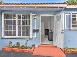 Picture of 521 SW 68Th Ter, Pembroke Pines, FL 33023