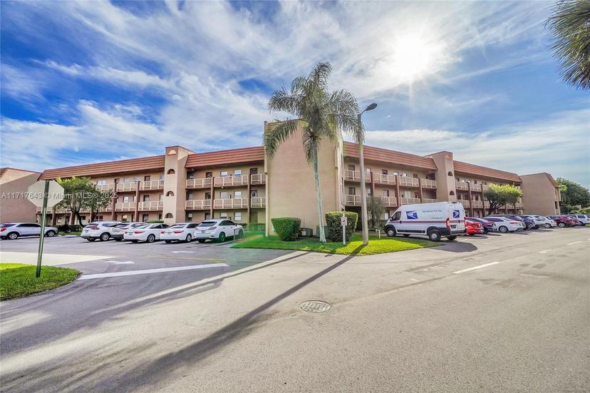 Picture of 9850 Sunrise Lakes Blvd # 212, Sunrise FL 33322