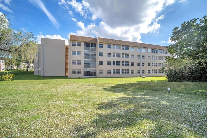 Picture of 10369 NW 24Th Pl # 402, Sunrise FL 33322