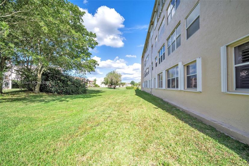 Picture of 10369 NW 24Th Pl # 402, Sunrise FL 33322