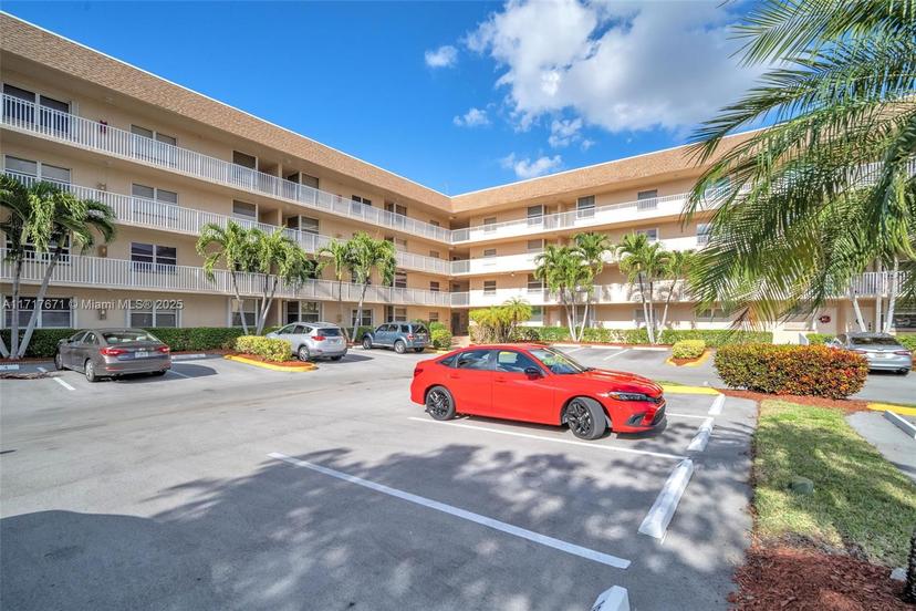 Picture of 10369 NW 24Th Pl # 402, Sunrise FL 33322