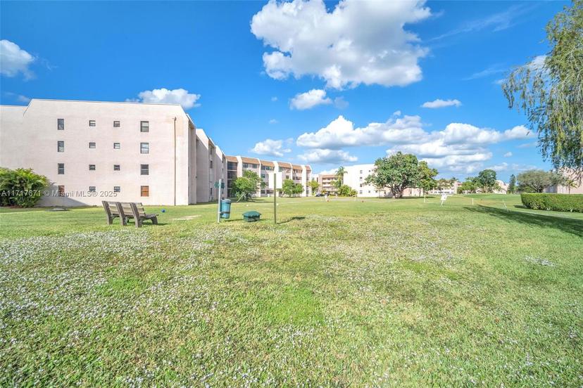 Picture of 10369 NW 24Th Pl # 402, Sunrise FL 33322