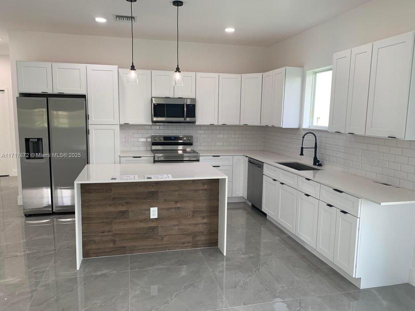 Picture of 655 NW 24Th Ave, Fort Lauderdale FL 33311