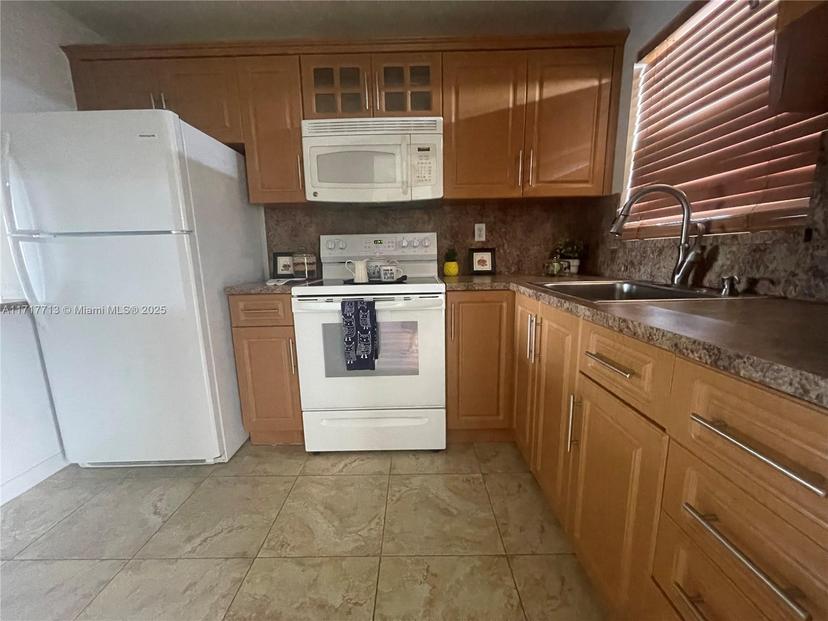 Picture of 8345 Sunrise Lakes Blvd # 309, Sunrise FL 33322