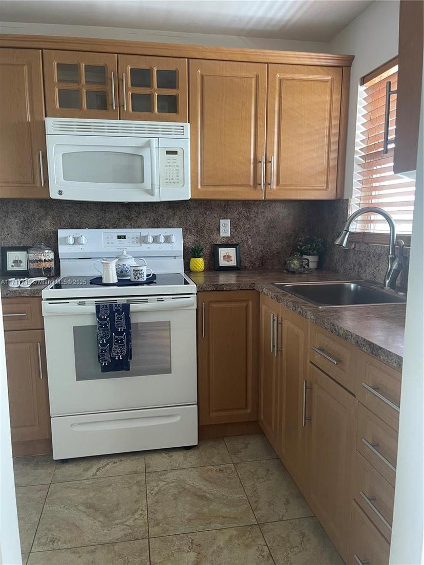 Picture of 8345 Sunrise Lakes Blvd # 309, Sunrise FL 33322