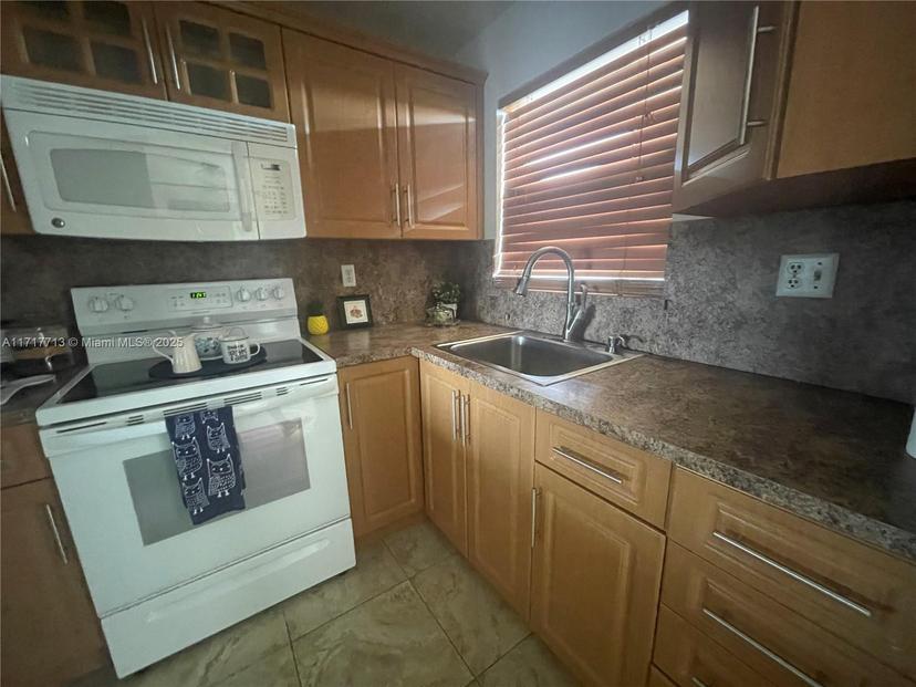 Picture of 8345 Sunrise Lakes Blvd # 309, Sunrise FL 33322