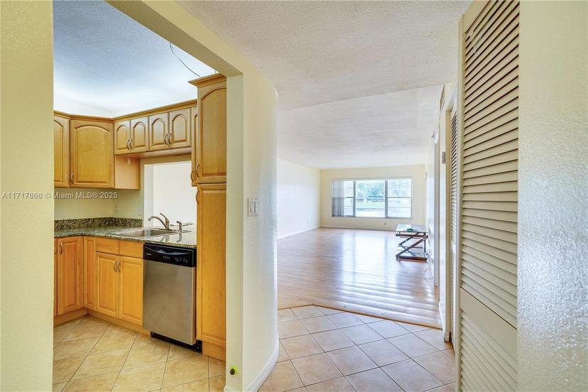 Picture of 3905 N Nob Hill Rd # 106, Sunrise FL 33351