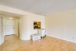 Picture of 3905 N Nob Hill Rd # 106, Sunrise, FL 33351