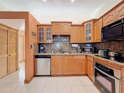 Picture of 18854 NW 65Th Ct # 18854, Hialeah, FL 33015