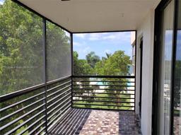 Picture of 20840 San Simeon Way # 403, Miami, FL 33179