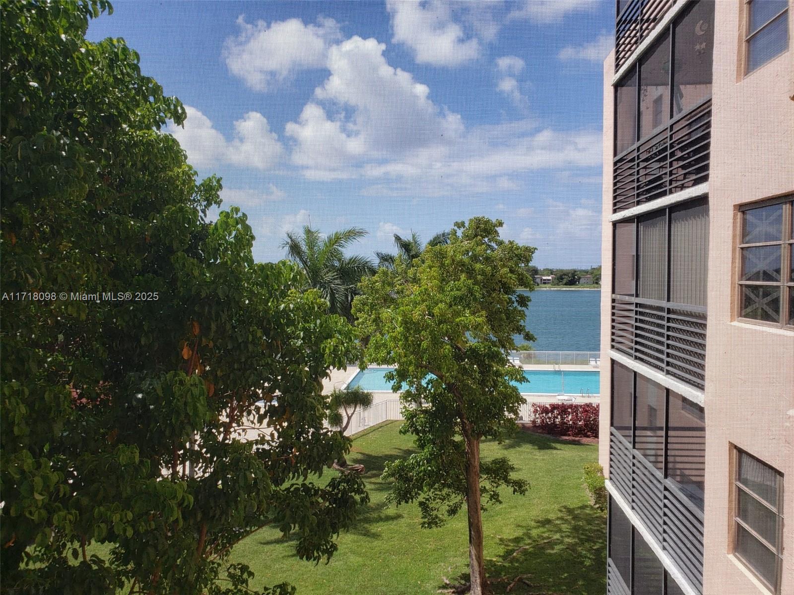 Picture of 20840 San Simeon Way # 403, Miami, FL 33179