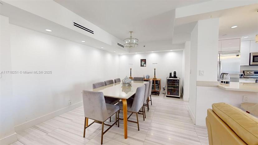 Picture of 19667 Turnberry Way # 14F, Aventura FL 33180