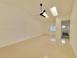Picture of 1650 N 14Th Ter # 1650, Hollywood, FL 33020