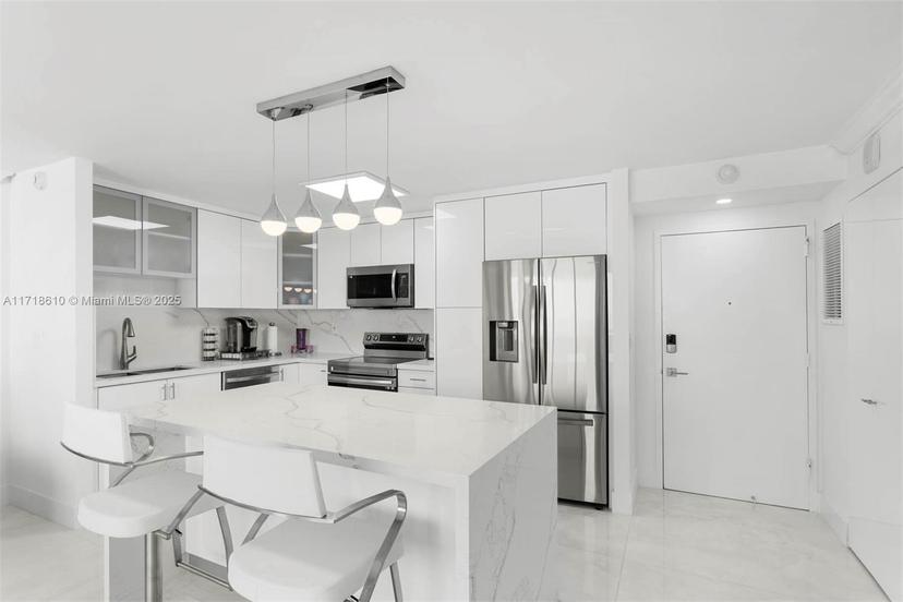 Picture of 7135 Collins Ave # 624, Miami Beach FL 33141