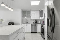 Picture of 7135 Collins Ave # 624, Miami Beach, FL 33141