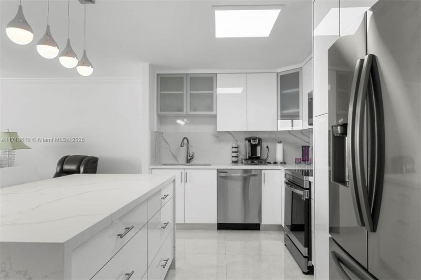 Picture of 7135 Collins Ave # 624, Miami Beach FL 33141