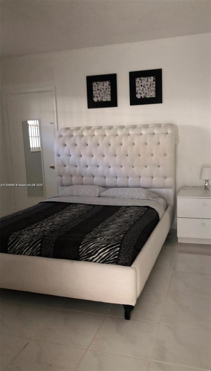 Picture of 7920 East Dr # 6, North Bay Village, FL 33141