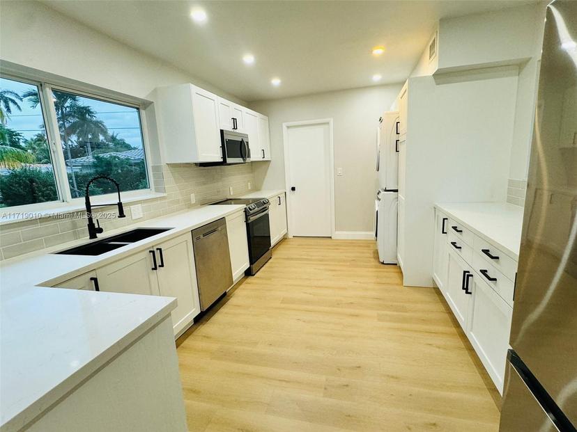 Picture of 300 N 13The Ave, Hollywood FL 33019