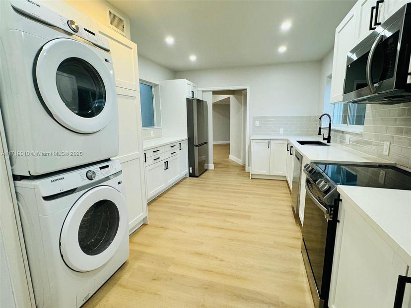 Picture of 300 N 13The Ave, Hollywood FL 33019