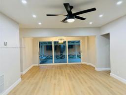 Picture of 300 N 13The Ave, Hollywood, FL 33019