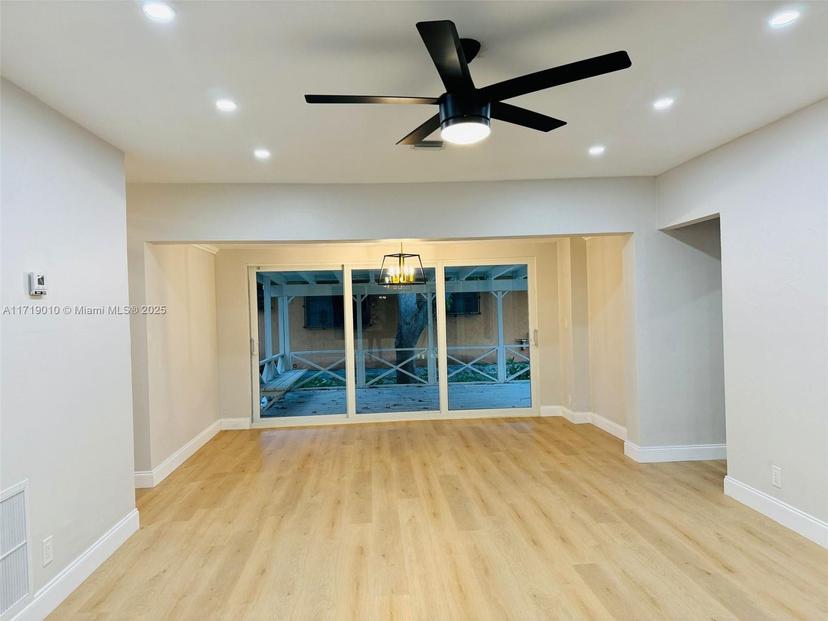 Picture of 300 N 13The Ave, Hollywood FL 33019