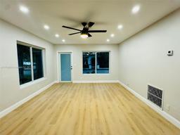 Picture of 300 N 13The Ave, Hollywood, FL 33019
