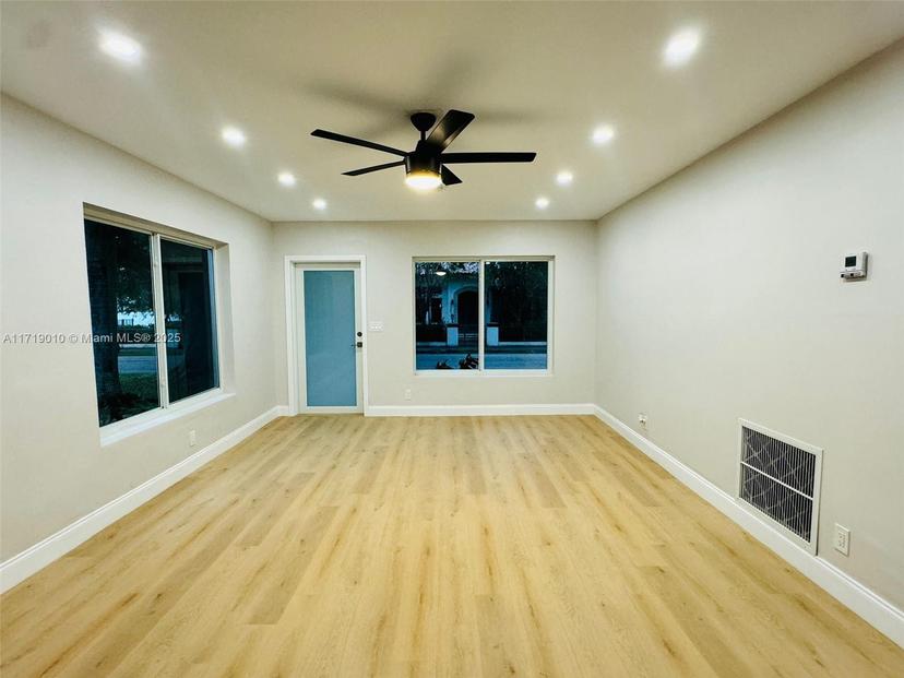 Picture of 300 N 13The Ave, Hollywood FL 33019