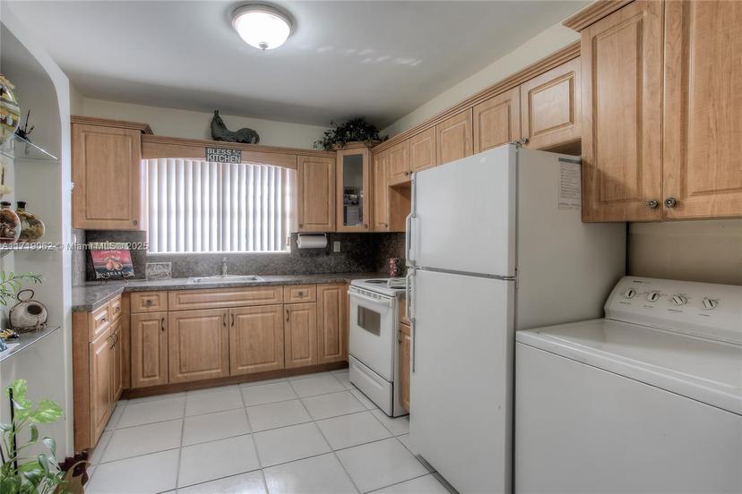 Picture of 1675 W 72Nd St # 1675, Hialeah FL 33014