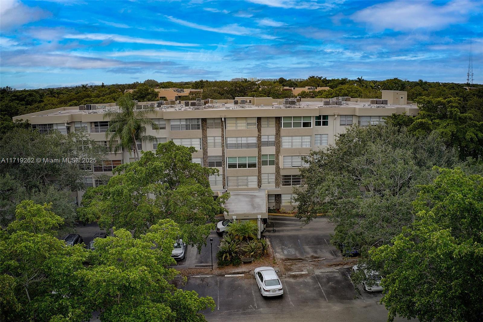 Picture of 6700 Cypress Rd # 412, Plantation, FL 33317