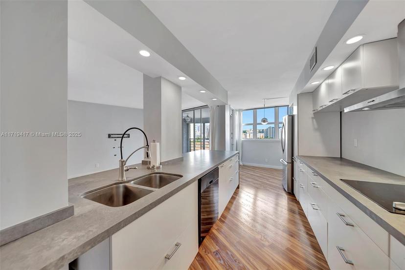 Picture of 100 Golden Isles Dr # 805, Hallandale Beach FL 33009
