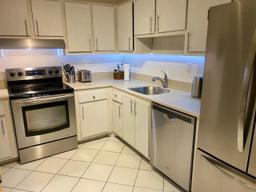 Picture of 100 Bayview Dr # 516, Sunny Isles Beach, FL 33160
